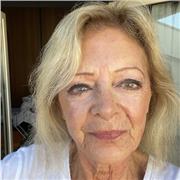 Diploma di Flauto al Conservatorio di Musica Santa Cecilia Roma. Figlia d’arte con più di 40 anni d’insegnamento
